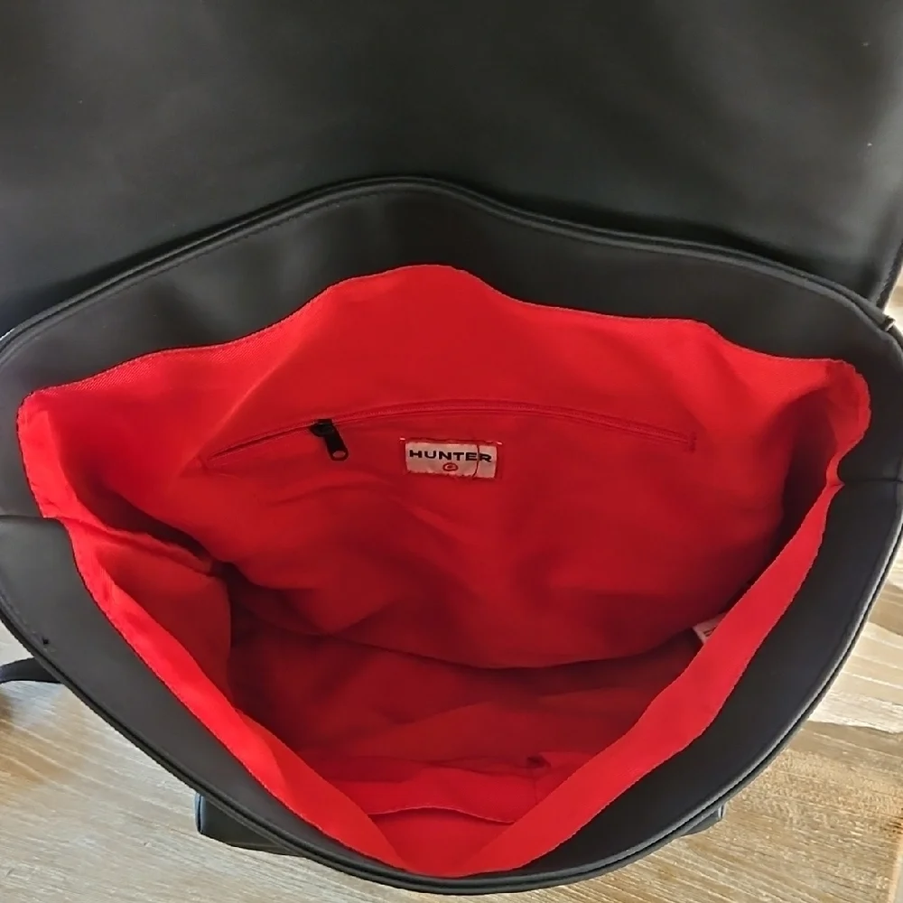 Hunter Black Men's Backpack - Picture 3 of 3